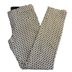 GAP Ankle Pants Size 00R
Skinny White Black Diamond Aztec Cotton Elastan Stretch